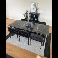 Allie spisebordsstol - Sort velour med armlæn