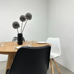 Aria spisebordsstol sort med træben