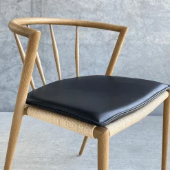 Bella - Sædehynde i sort kunstlæder