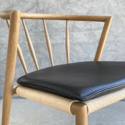 Bella - Sædehynde i sort kunstlæder