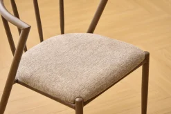 Bella spisebordsstol - Røget egelook med sand polstret sæde