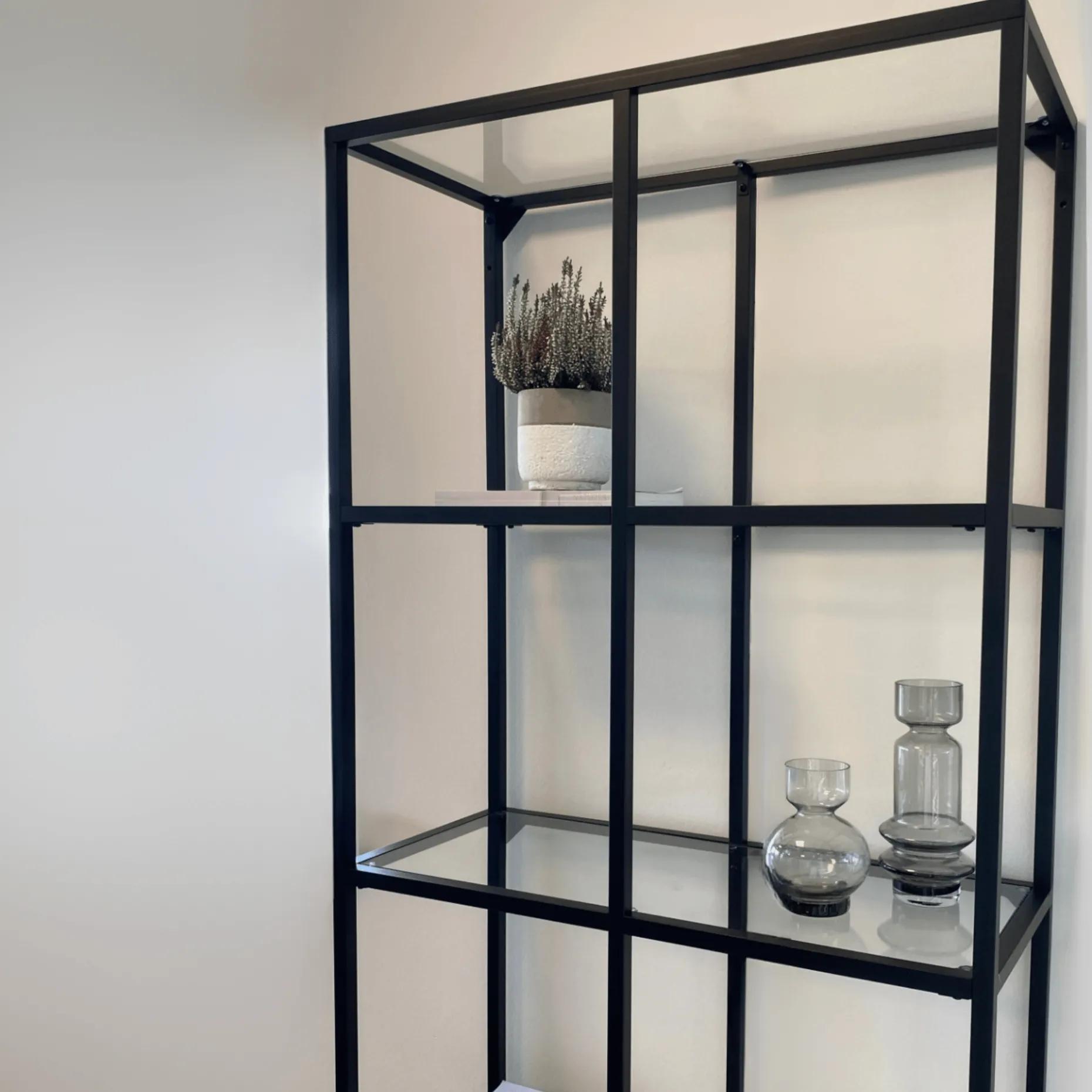 Bianca sort bogreol med glashylder 80x35x180 cm