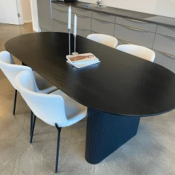 Carisma sort ovalt lamel spisebord 200 x 100 cm med søjleben