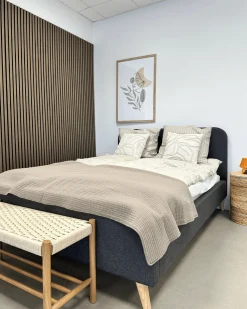 Christian sengeramme i grå 140x200 cm ekskl. sengelameller og madrasser