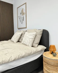 Christian sengeramme i grå 140x200 cm ekskl. sengelameller og madrasser