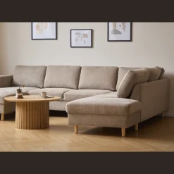 Jennifer venstrevendt u-sofa i sand med chaiselong - L: 300 x D: 208 x H: 82 cm
