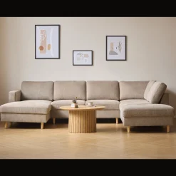 Jennifer venstrevendt u-sofa i sand med chaiselong - L: 300 x D: 208 x H: 82 cm