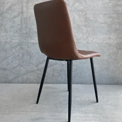 Jessi spisebordsstol - Brun kunstlæder med sorte metalben