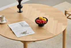 Joshua - Rundt spisebord i natur egefiner med udtræk 120/160/200 cm - Inkl. 2 Tillægsplader