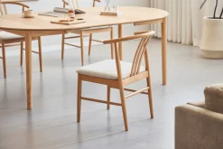 Lizzie spisebordsstol i bøg med polstret sæde i beige