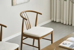 Lizzie spisebordsstol i røget bøg med polstret sæde i beige