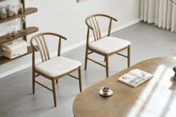 Lizzie spisebordsstol i røget bøg med polstret sæde i beige