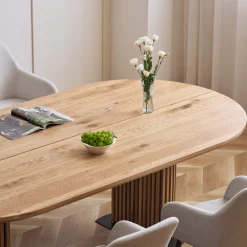 Matteo - Plankebord med lamelfod i olieret/natur massiv eg 300x120x77 cm