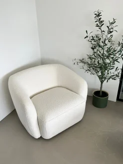 Melisa - lænestol i hvid boucle B: 92 D: 84 H: 66 cm