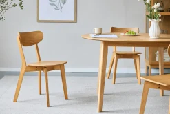 Miles - Rundt spisebord Ø120 cm i olieret egefiner med sildebensmønster