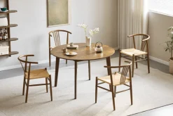 Miles - Rundt spisebord Ø120 cm i røget egefiner med sildebensmønster