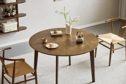 Miles - Rundt spisebord Ø120 cm i røget egefiner med sildebensmønster