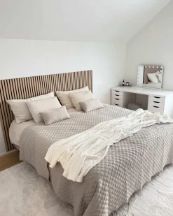 Premium Kontinentalseng i beige 180x200 cm med 7 cm topmadras i memoryskum inkl. chrome ben