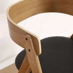 Samantha træstol i eg med sort PU sæde