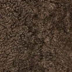 Villy - Korthåret imiteret lammeskind i brun 60x90 cm